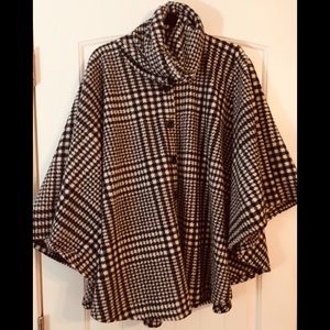 One size black/white poncho never worn